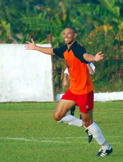 Yenier Márquez es el líder goleador