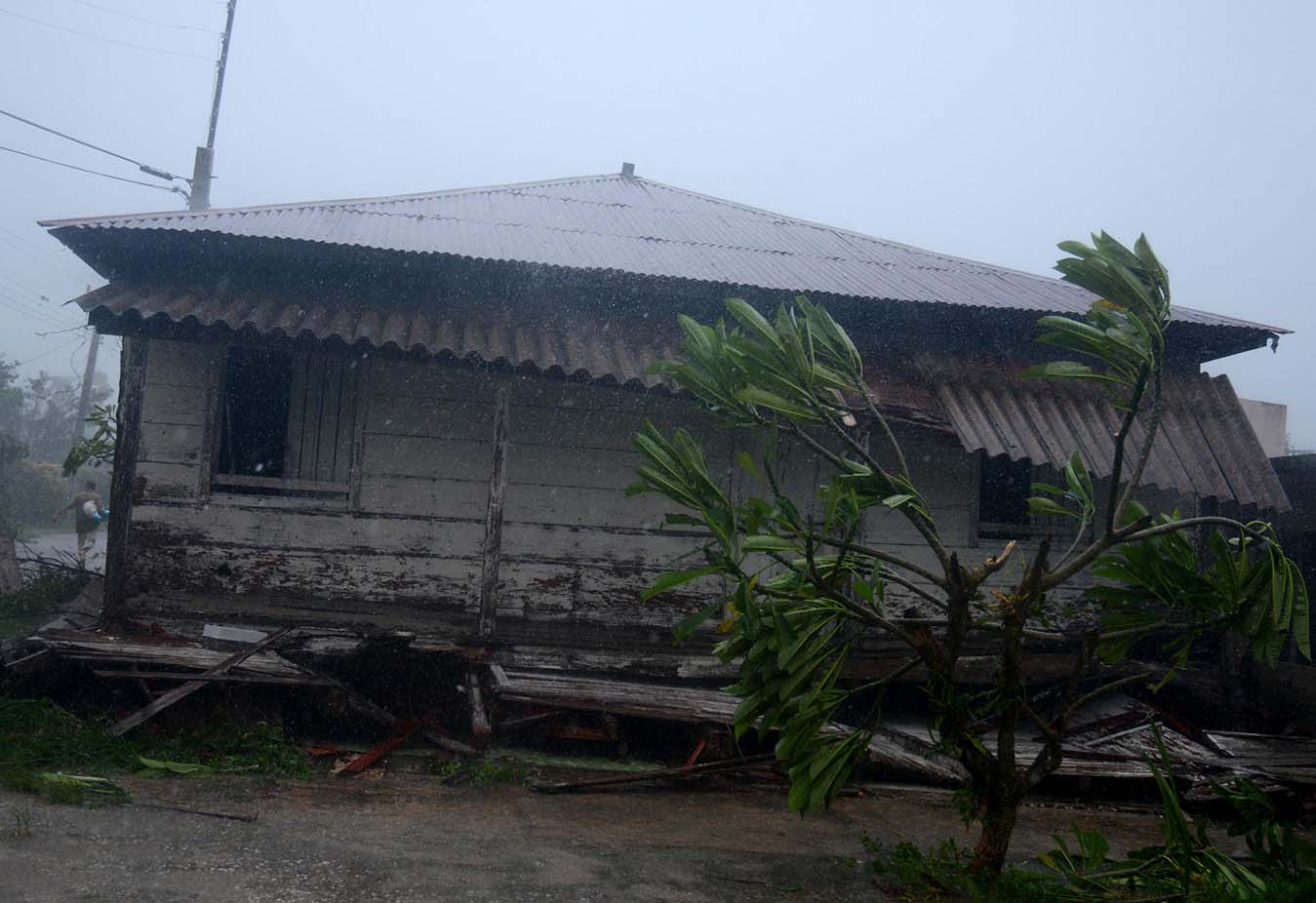 La añeja casona del Capitán Sansariq, inmueble con valores arquitectónicos, patrimoniales e históricos, no resistió los embates del Huracán Irma, en Yaguajay, Sancti Spíritus, Cuba, el 9 de Septiembre de 2017.