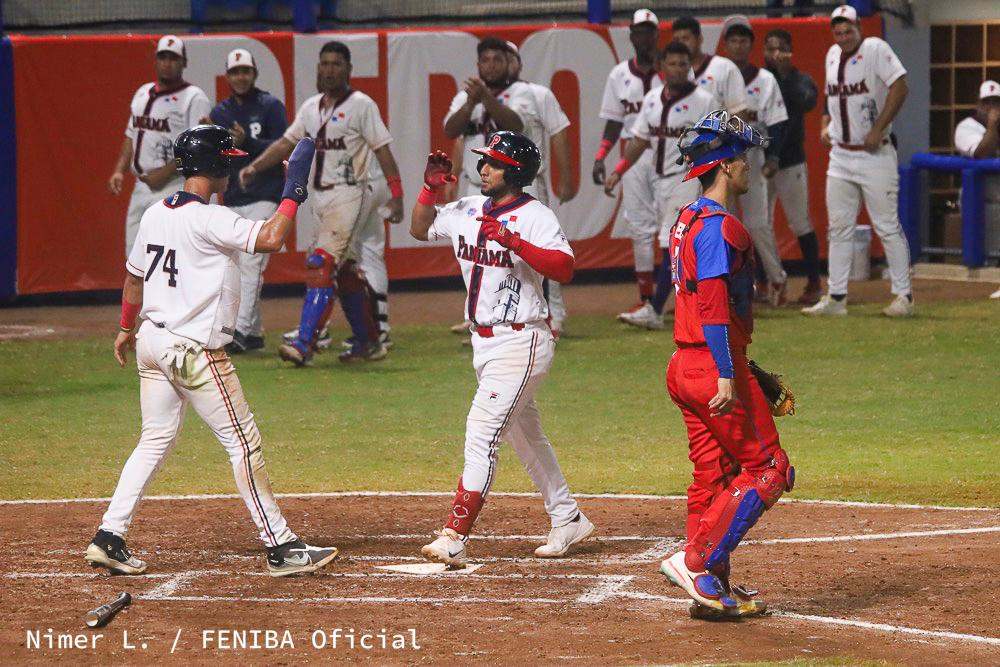 Cuba vs Panamá en fase preliminar del Panamericano de béisbol sub-23 Cuba vs Panamá en fase preliminar del Panamericano de béisbol sub-23, celebrado en Beijing