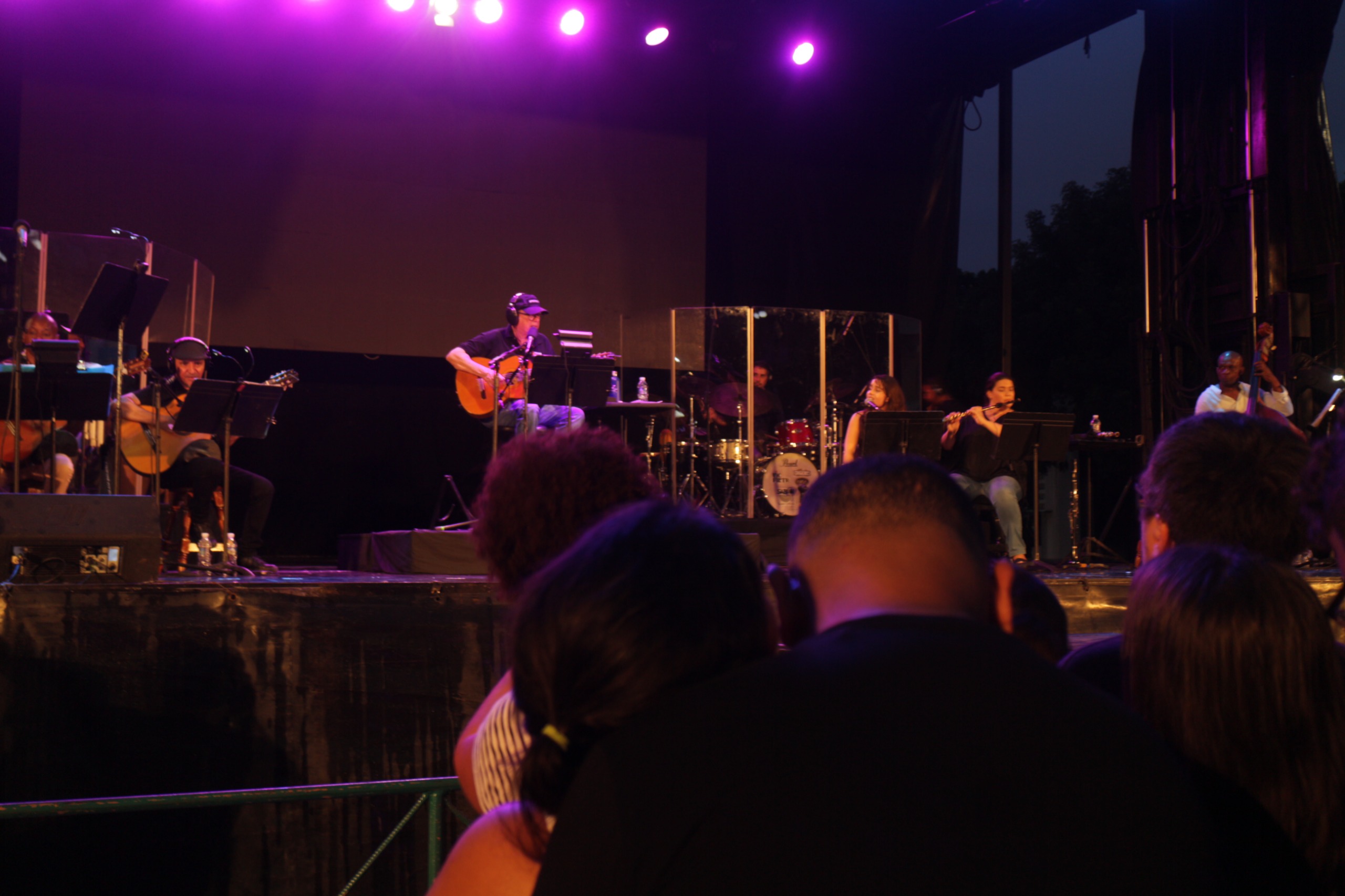 Con un concierto en la escalinata de la Universidad de La Habana inicia Silvio Rodríguez gira por Latinoamérica. Fotos: José Luis Alvarez Suárez (Cubahora)