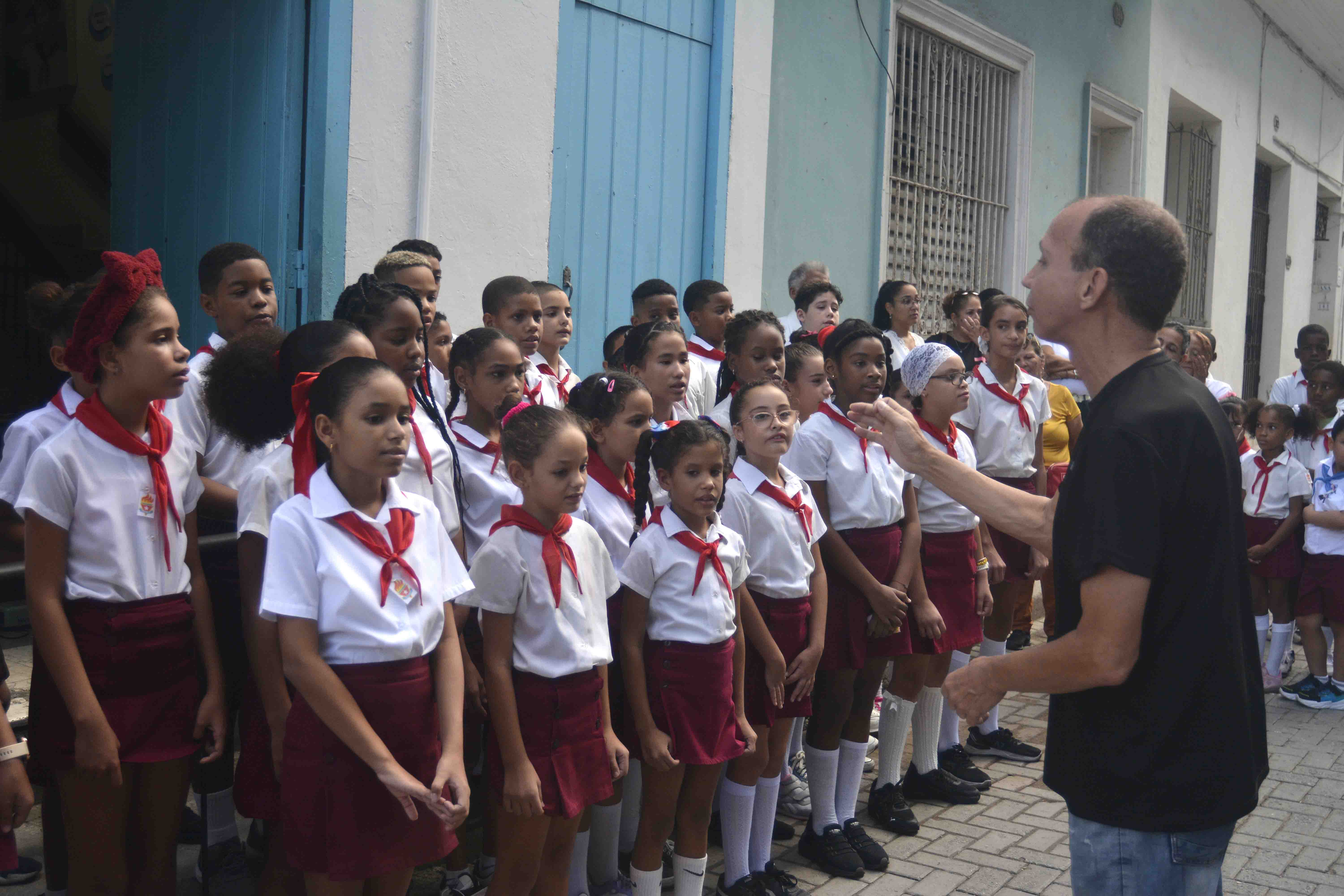 Alumnos de primer grado se convierten en pioneros