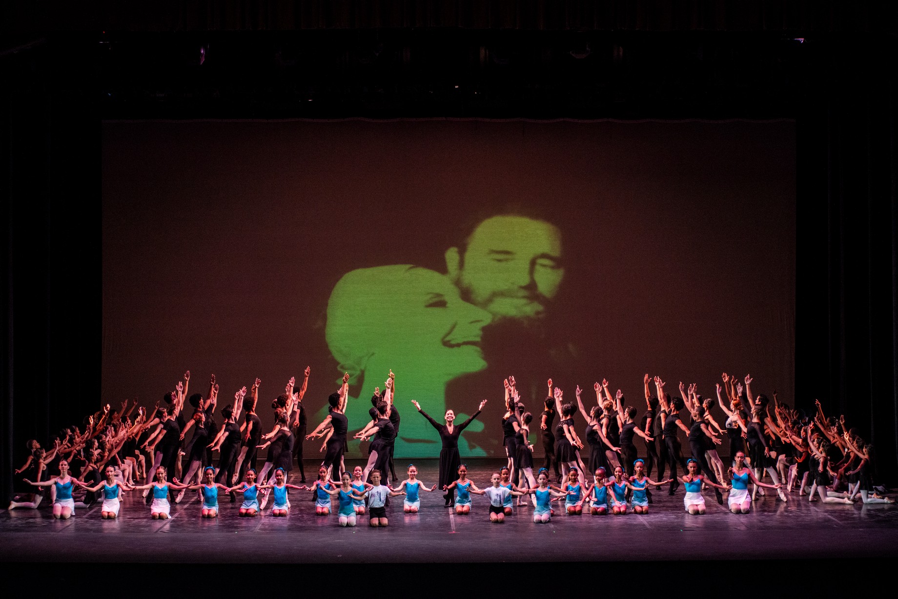 El Ballet Nacional de Cuba ilumina la Sala Avellaneda en homenaje a Fidel El Ballet Nacional de Cuba ilumina la Sala Avellaneda en homenaje a Fidel